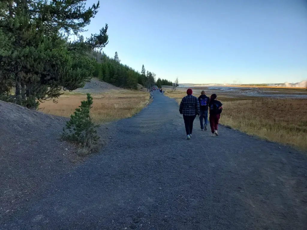 hike to Grand Prismatic Spring overlook