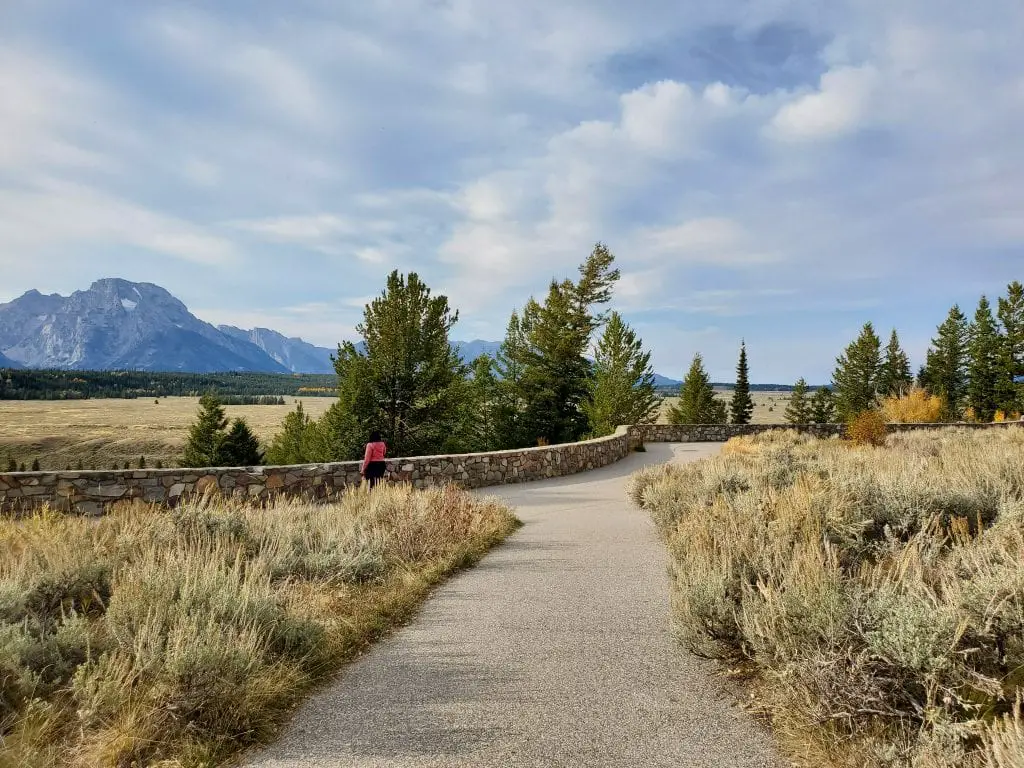 Walking path to Snake River overlook