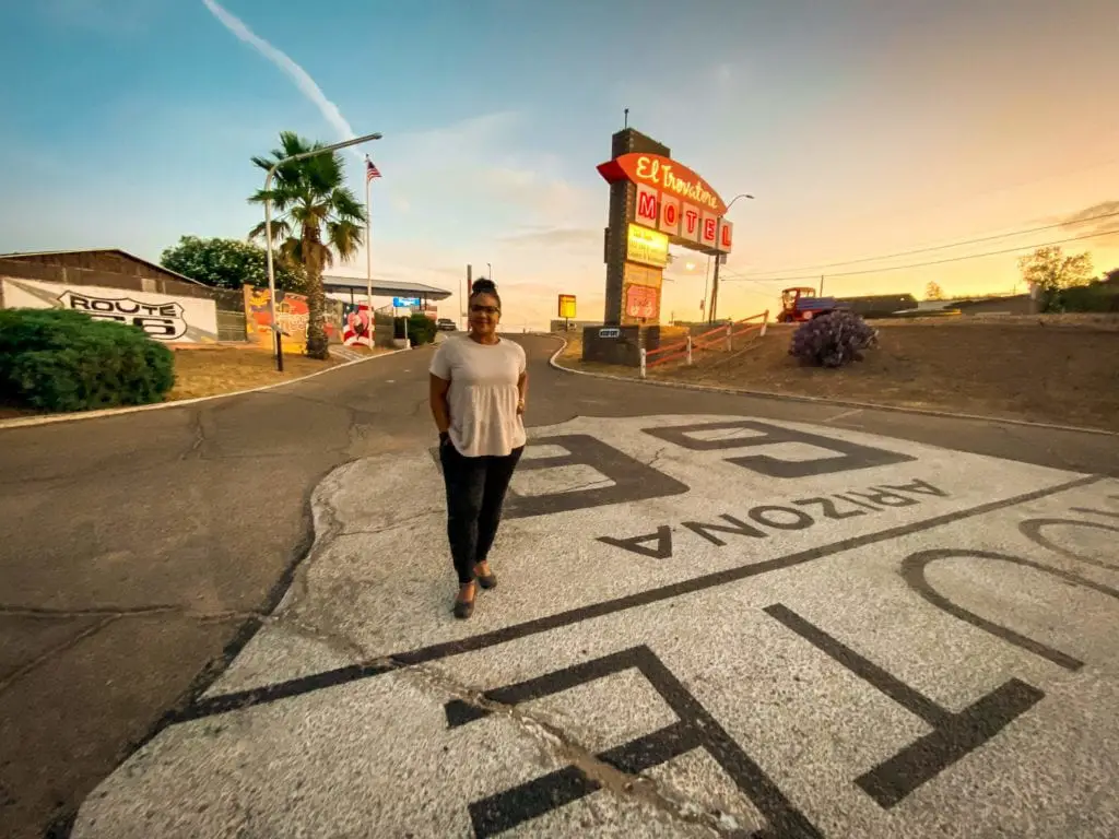 where to get a picture with a route 66 sign