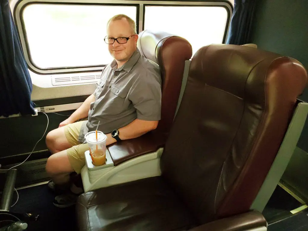 amtrak coach seats empire builder